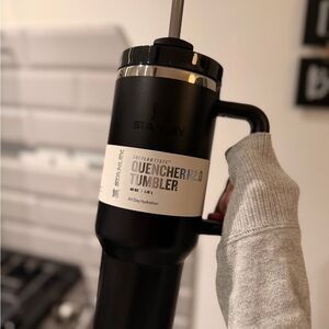 Stanley Quencher H2.0 FlowState 40oz | Black 2.0 | NEW